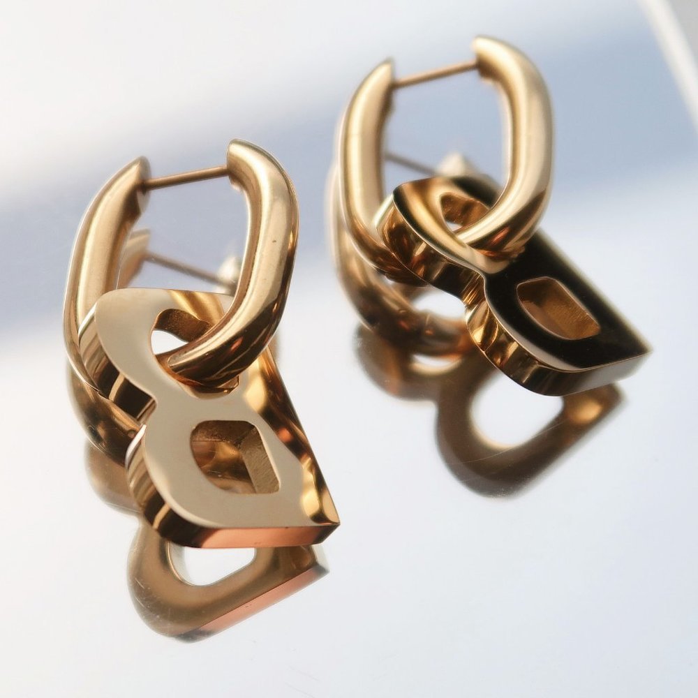 NEW 18K Gold Plated Letter B Oval Hoop Earrings